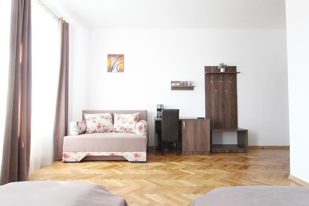 Central Parc Studios Sibiu Luaran gambar
